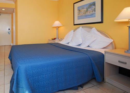 Holiday Inn Express & Suites Nassau Room photo